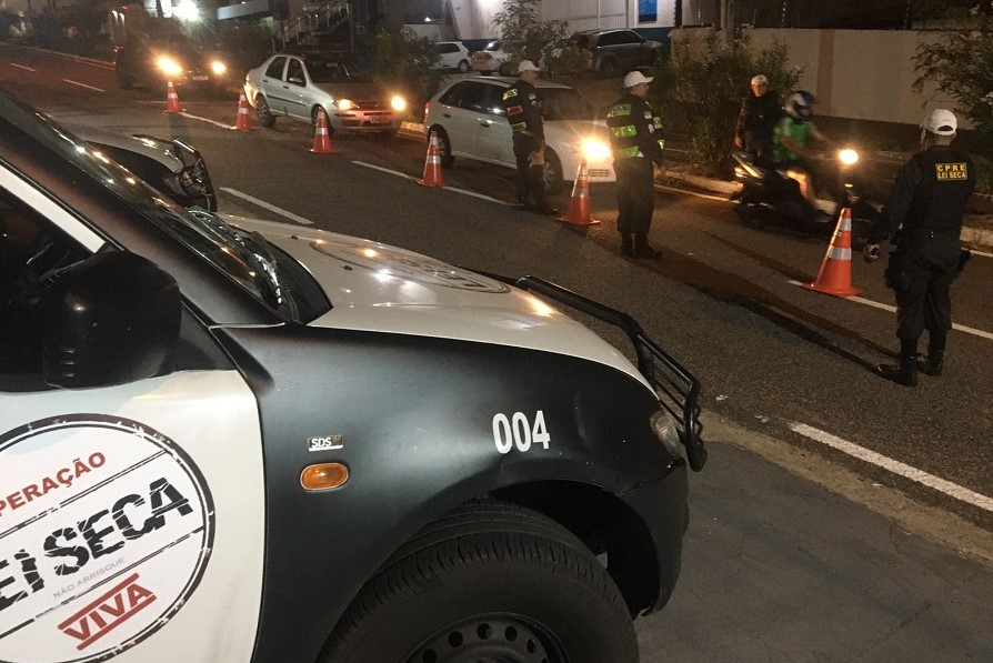 Carro com mais de 200 multas de trânsito é apreendido durante fiscalização em Natal