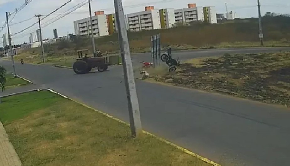 Grávida de 7 meses perde bebê após colisão entre trator e moto em Mossoró