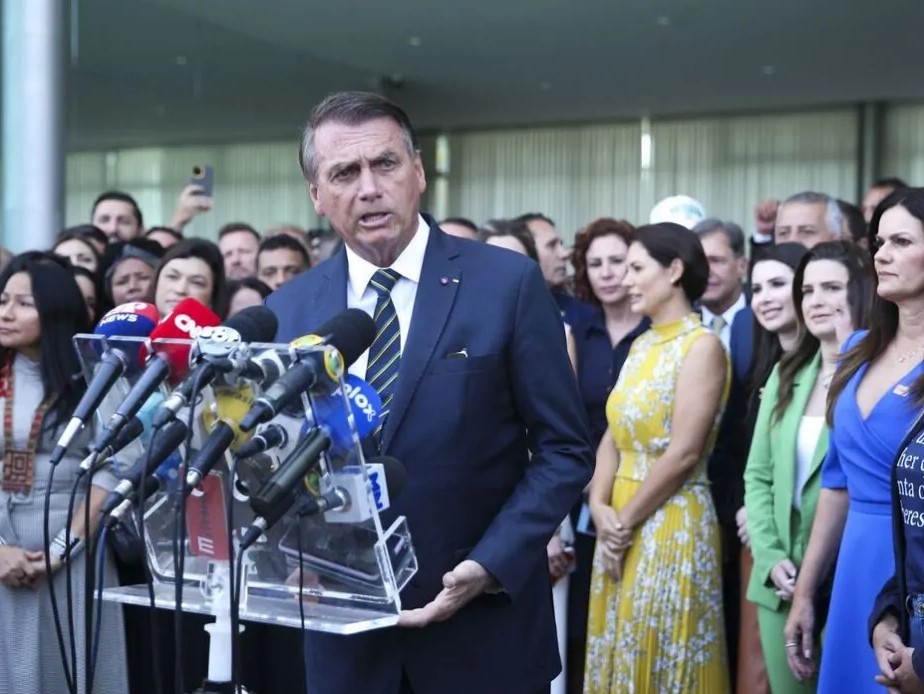Bolsonaro recebe deputados federais reeleitos no Palácio da Alvorada