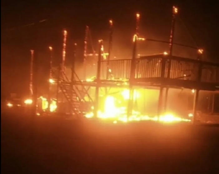 Incêndio destrói restaurante em praia do RN