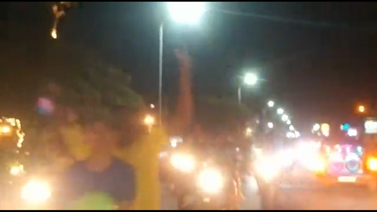 VÍDEO: População de São Miguel do Gostoso lota rua principal da praia em manifestação pró-Bolsonaro