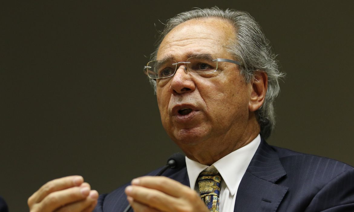 Brasil deverá fechar as contas no azul pela primeira vez em oito anos, diz Paulo Guedes