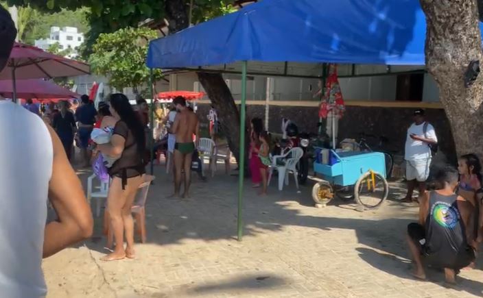 VÍDEO: Arrastão provoca pânico, troca de tiros e correria na praia de Ponta Negra