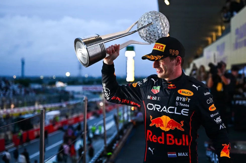 Max Verstappen é bicampeão mundial de F1 no Japão
