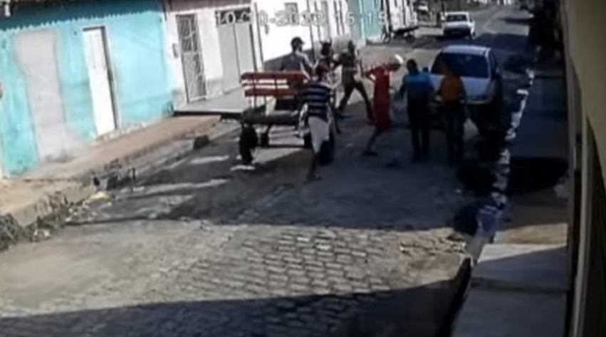 VÍDEO: Bandidos usam charrete para assaltar em Parnamirim