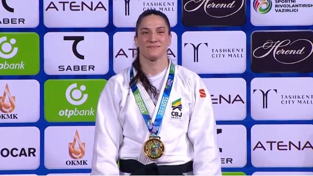 Brasileira Mayra Aguiar derrota chinesa e é tricampeã mundial de judô