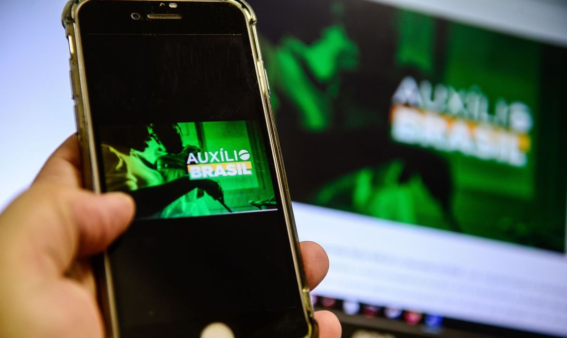 Beneficiários do Auxílio Brasil têm até o dia 14 para atualizar dados