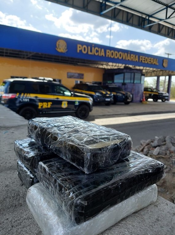 PRF apreende 5 quilos de cocaína e prende homem no RN