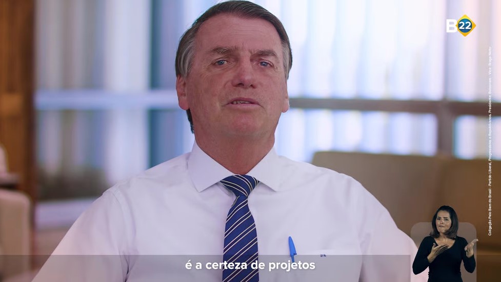 Em horário eleitoral, Bolsonaro destaca voto de Lula em prisões