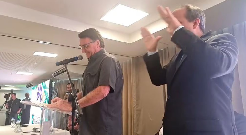Bolsonaro anuncia desoneração da folha de pagamento para o setor de saúde