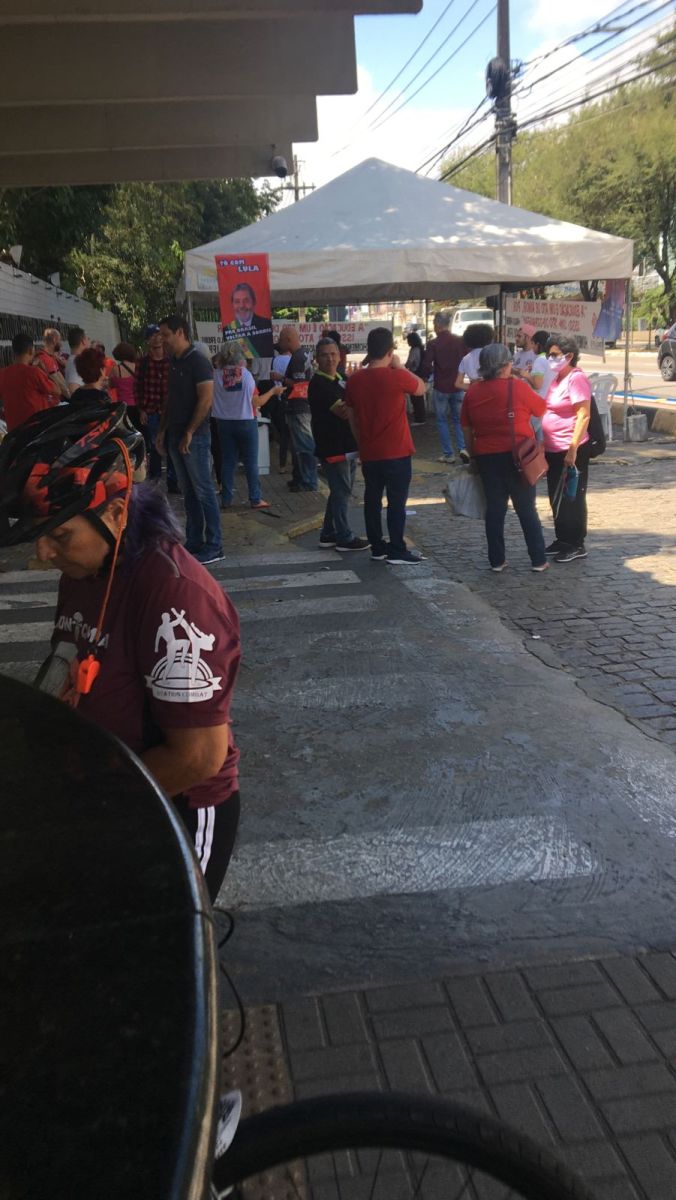 Alunos do IFRN denunciam entrega de lanches por troca de votos para Lula
