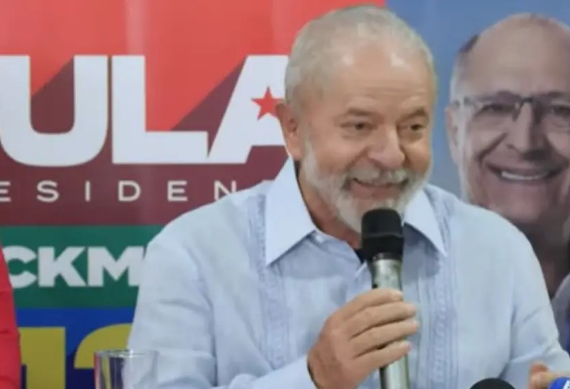 ‘Bolsonaro vai ter que colocar a faixa no meu pescoço’, diz Lula