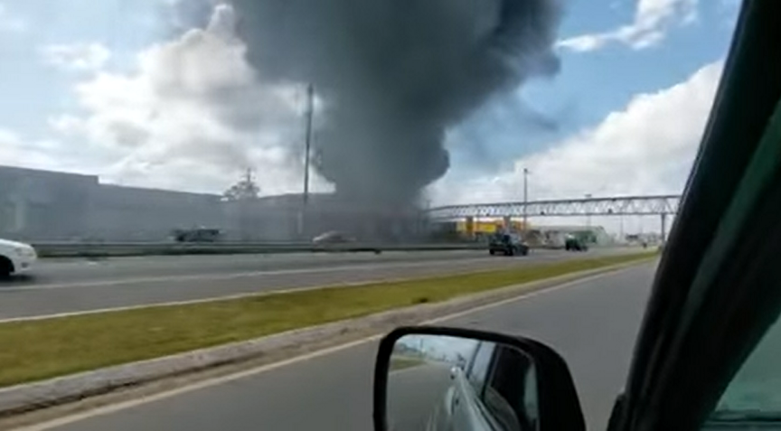 VÍDEO: Incêndio atinge loja de pneus em Parnamirim