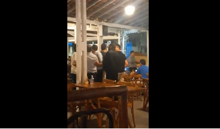 VÍDEO: Discussão política quase acaba em briga em bar no bairro de Petrópolis, em Natal