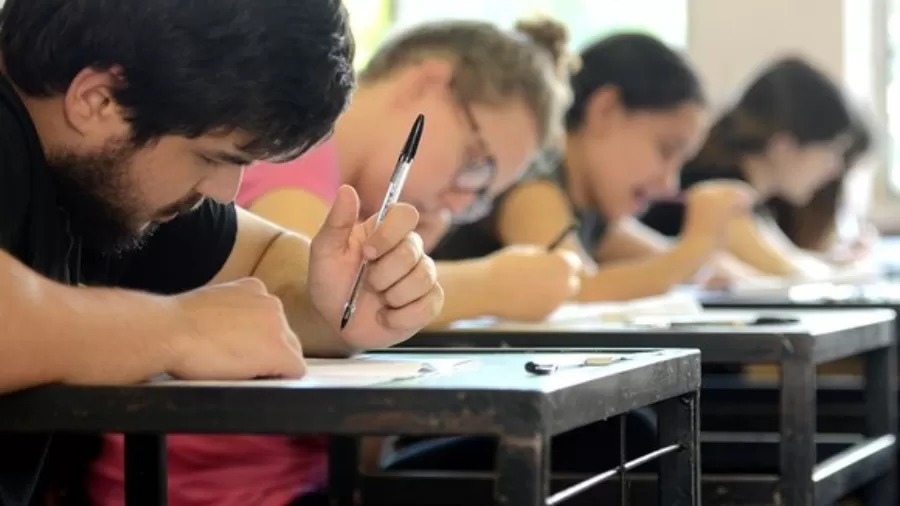 Concursos públicos oferecem 34,4 mil vagas com salários de até R$ 33,7 mil
