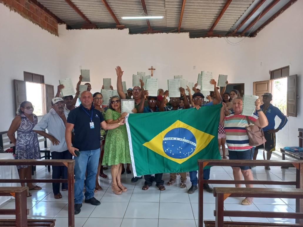 Após 22 anos de espera, agricultores do Assentamento Alto da Colina recebem títulos de terra do Governo Federal