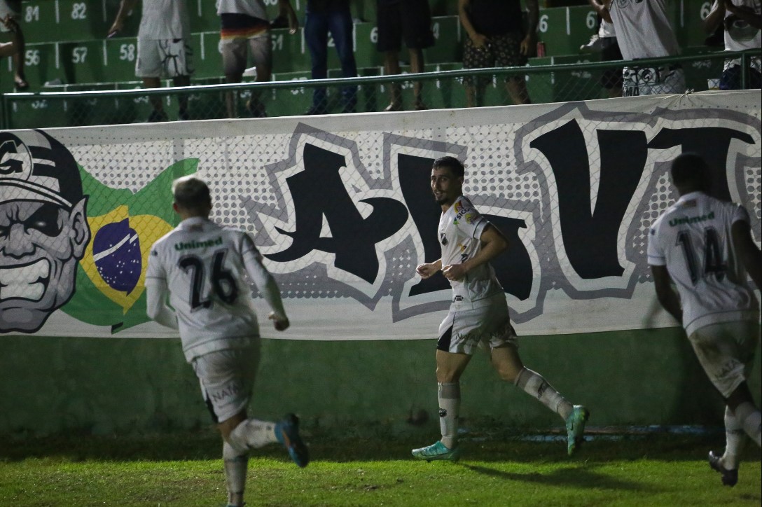 Zagueiro Patrick e atacante Gustavo França estão de saída do ABC