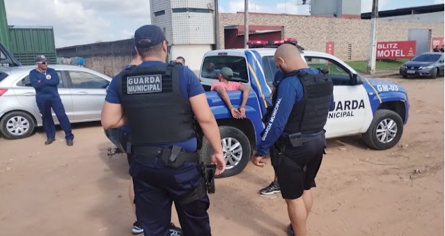 Homens são presos roubando banheiros químicos em Natal