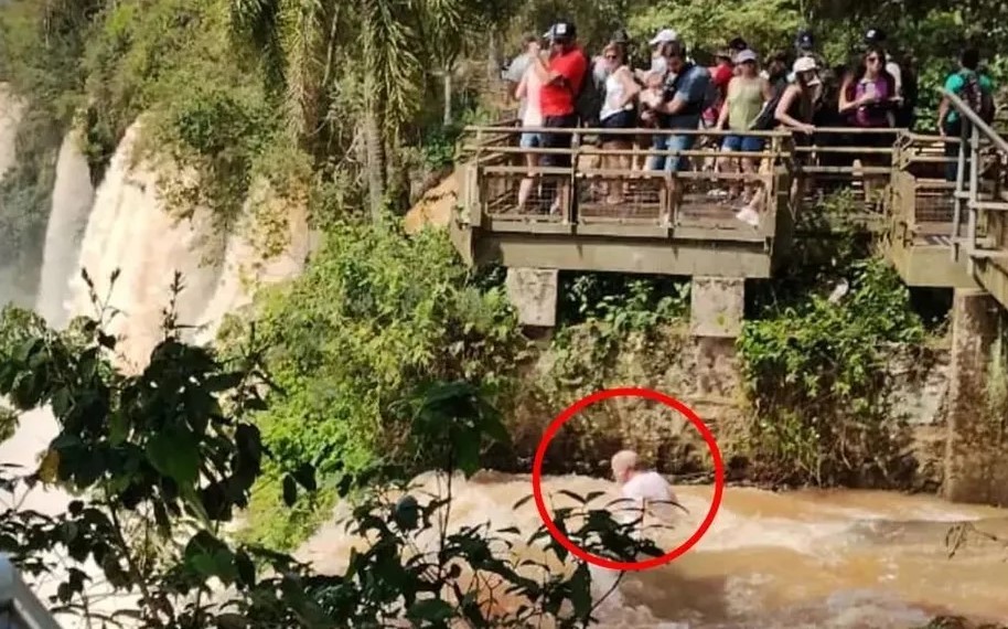 Turista canadense morre após cair nas Cataratas do Iguaçu ao tirar selfie