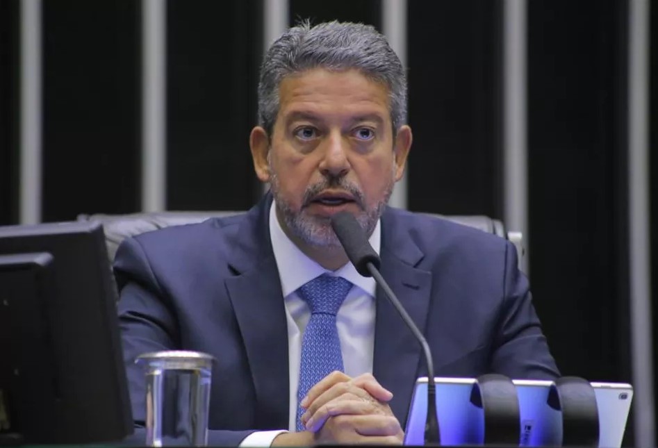 Lira pede que população decida o que quer para o país e diz que resultado do 2º turno será respeitado
