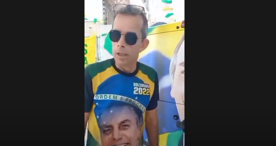 VÍDEO: TRE manda apoiador de Bolsonaro retirar adesivo de seu próprio veículo em Natal
