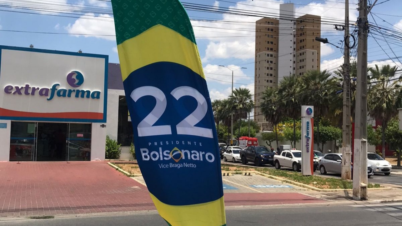 Vândalos destroem “fly banners” de Bolsonaro em Mossoró