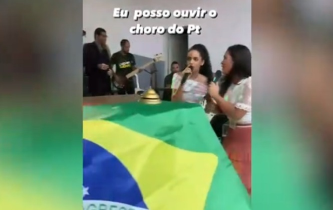 VÍDEO: Evangélicos cantam em igreja: 'Eu posso ouvir o choro do PT'