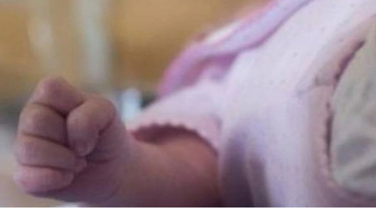 Bebê morre sufocado depois de a mãe adormecer amamentando