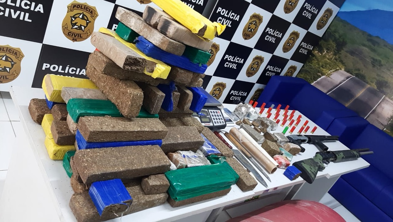 Polícia Civil deflagra operação "Faction Combat" e apreende 50kg de maconha e armas de fogo em Parnamirim