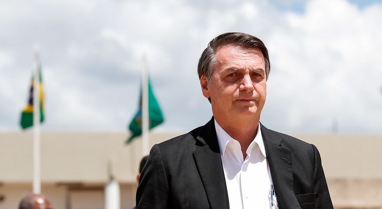 Bolsonaro promete aumentar salário mínimo acima da inflação em 2023