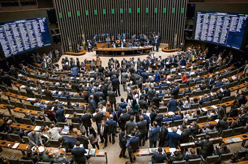 Deputado protocola pedido de CPI das pesquisas com 179 apoios