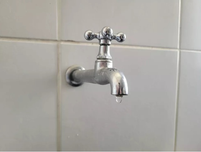 Bairro da Grande Natal tem abastecimento de água suspenso após furto de cabos elétricos de poço