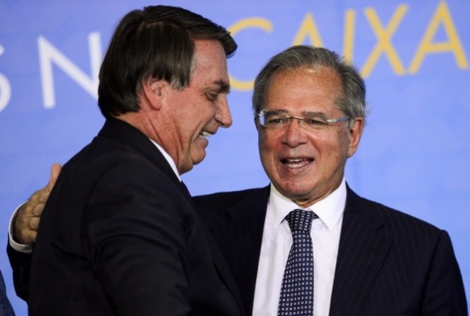 “Conversei com Guedes e daremos aumento real do salário mínimo”, afirma Bolsonaro