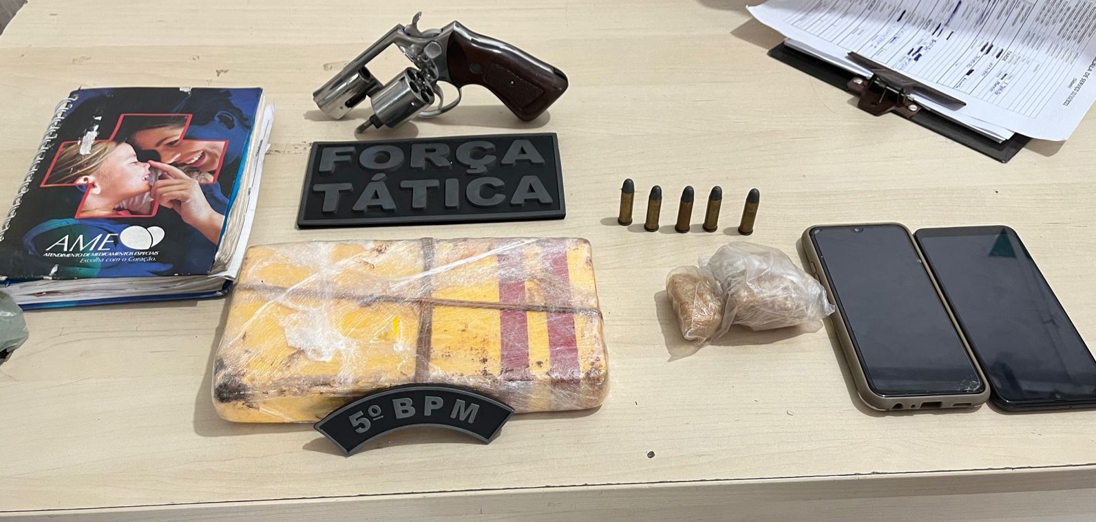 Dois homens são detidos em Natal com arma, drogas e munições