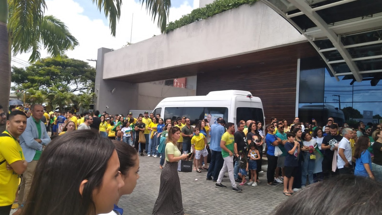 VÍDEO: Evento “Juventude pelo Brasil” em apoio a Bolsonaro lota, e organização realiza segunda sessão