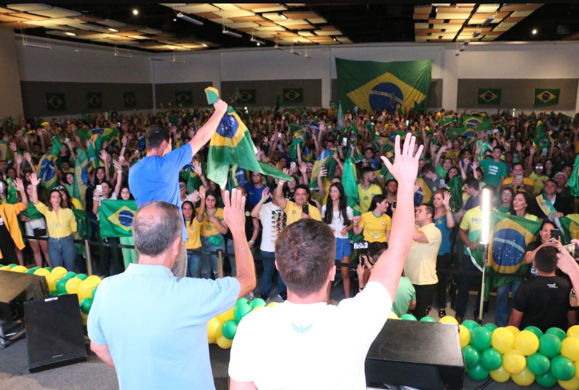 Evento “Juventude pelo Brasil” no Holiday Inn reúne uma multidão em apoio a Bolsonaro
