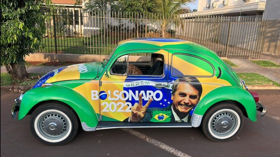 TRE proíbe fusca envelopado com imagem de Bolsonaro de circular até dia 30