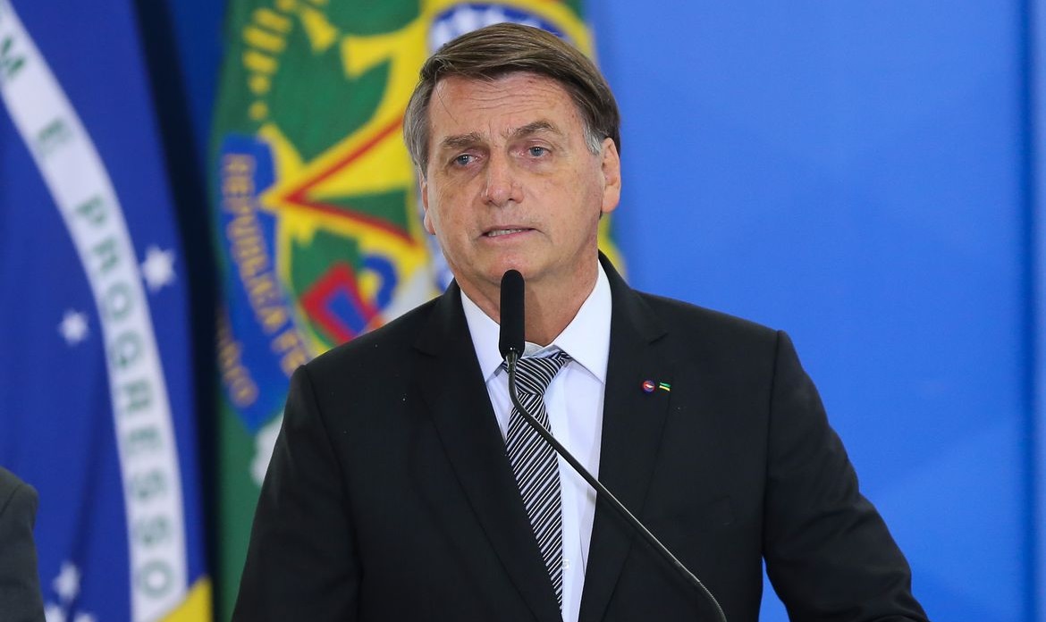 Bolsonaro lamenta troca de tiros entre Roberto Jefferson e PF e manda ministro da Justiça acompanhar caso no RJ