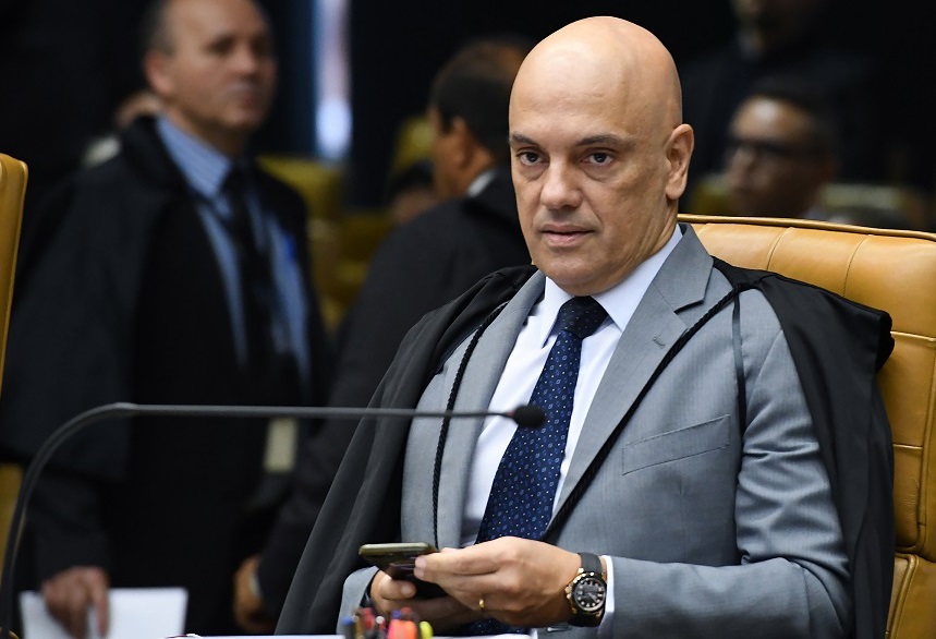 Mandado de prisão contra Jefferson foi enviado por Moraes à PF na noite de sábado