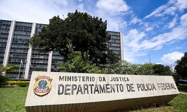 Roberto Jefferson jogou granada contra agentes, diz Polícia Federal em nota