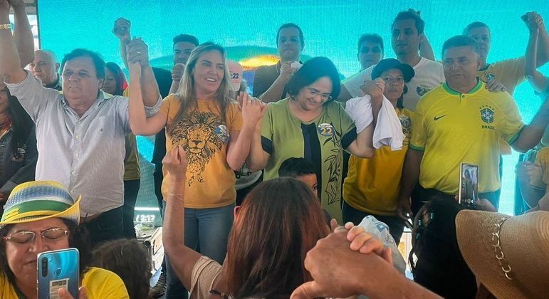 Com presença de Damares, acampamento ex-MST declara apoio a Bolsonaro