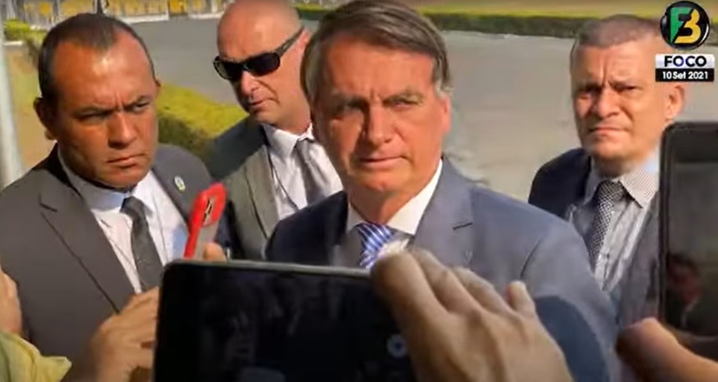 Bolsonaro chama líderes para reunião no Palácio