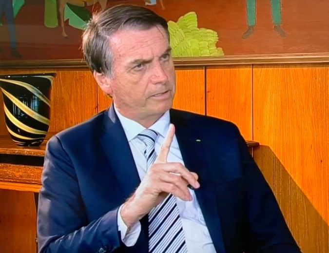 Bolsonaro desmente PT sobre o salário mínimo, 13º salário e férias