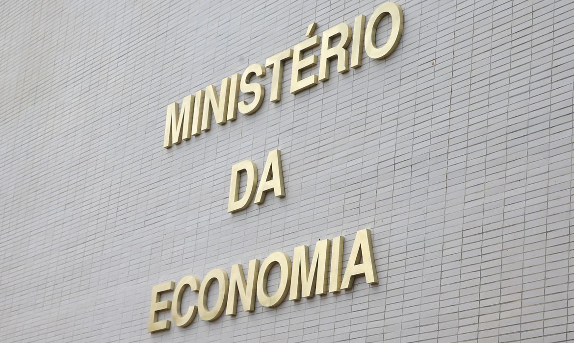 Contas do governo têm superávit de R$ 10,9 bilhões; melhor índice para setembro em 12 anos