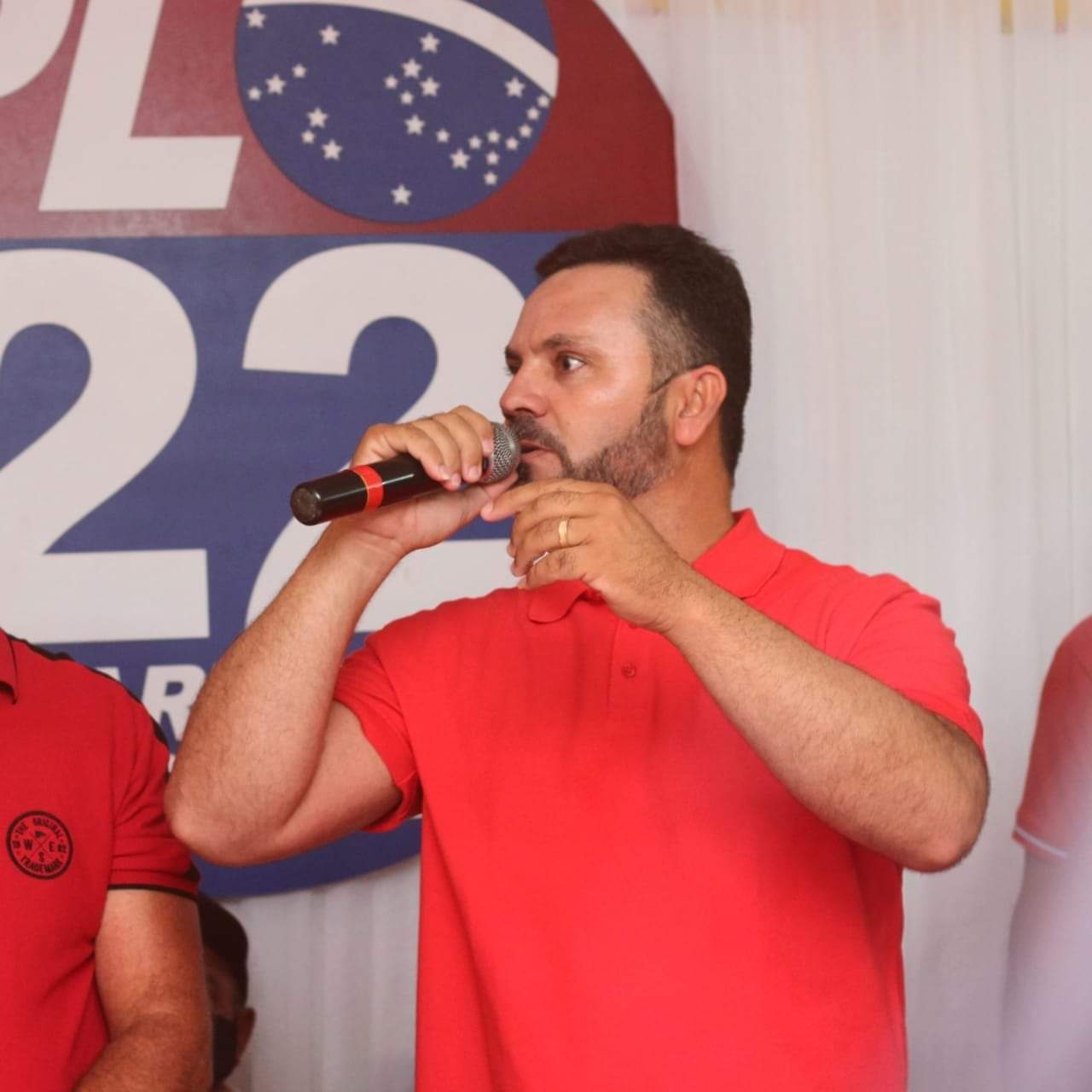 MP recomenda que prefeito do RN remova pintura "vermelha" de veículos, monumentos e prédios públicos