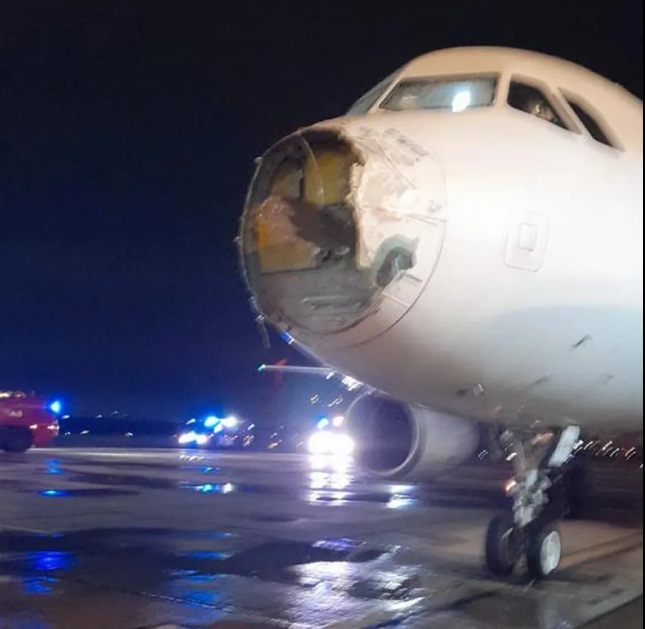 VÍDEO: Passageira relata pânico em avião que teve 'bico' destruído por tempestade