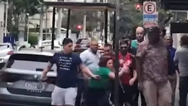 VÍDEO: Novas imagens mostram deputada Carla Zambelli sendo agredida em SP