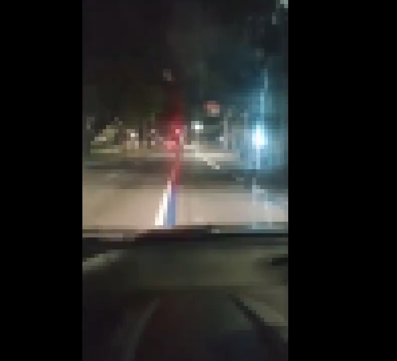 VÍDEO: Homem é flagrado andando nu pela Salgado Filho após resultado das eleições
