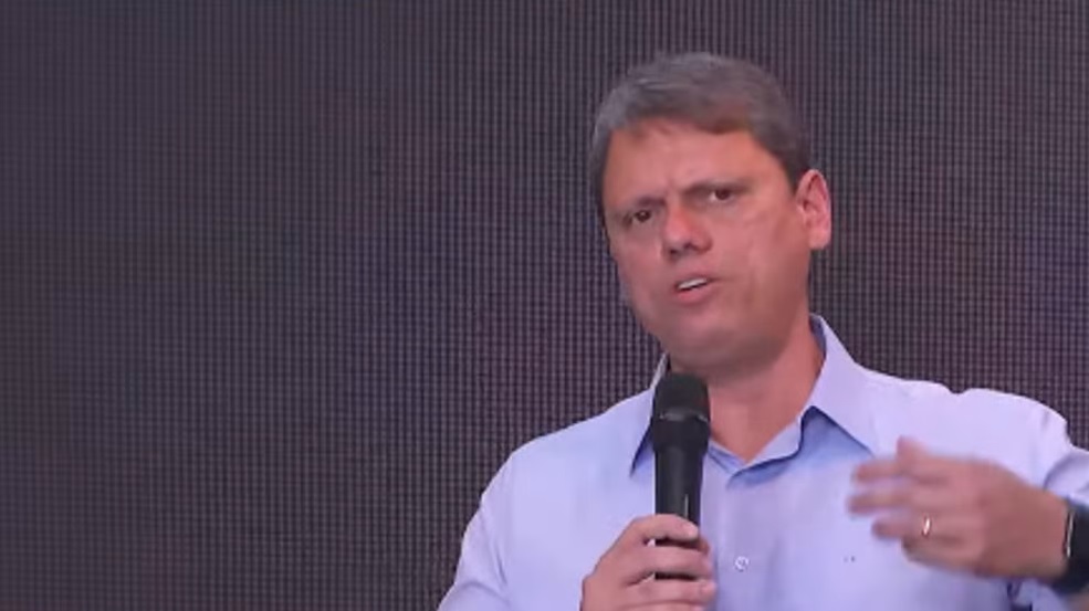 Tarcísio, sobre Bolsonaro: “Vai tocar o barco”