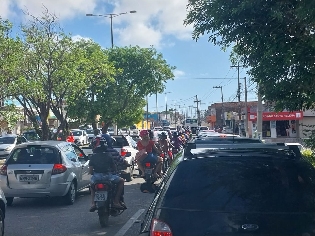 Interdição da Felizardo Moura gera engarrafamento em Natal